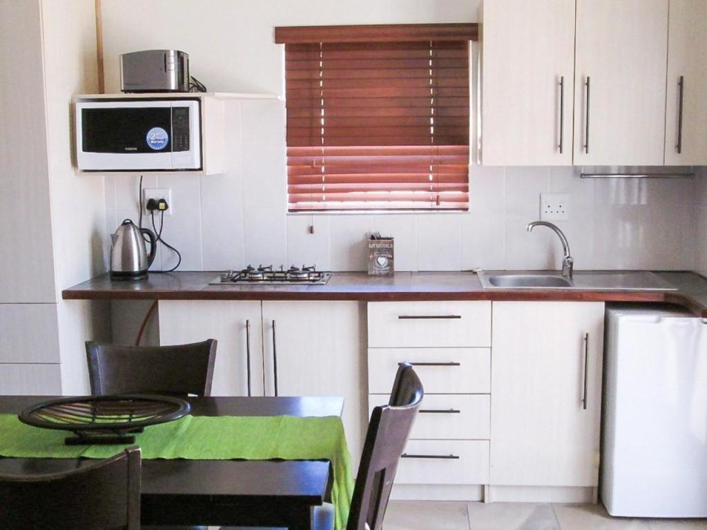 12 On Beach Guest House Saldanha Bay Bagian luar foto